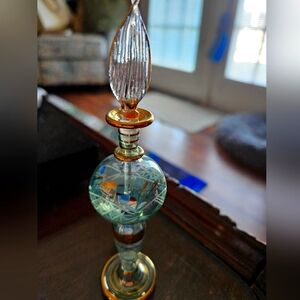 Perfume bottle